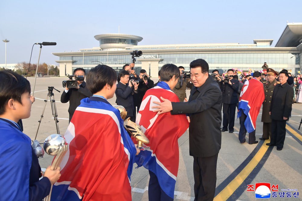Die zuverlässigen Frauenfußballerinnen der DVRK haben in diesem Jahrn nach ihrem Sieg im letzten Jahr, den FIFA U-17 Frauen-Weltpokal erneut gewonnen und den vierten Weltpokal errungen.