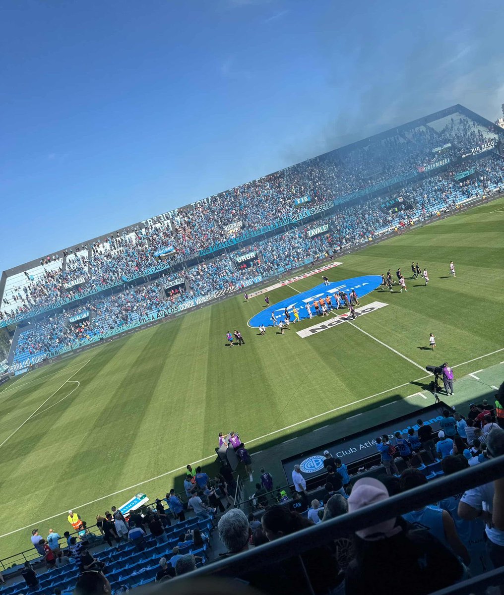#QueVuelvanLosLocales