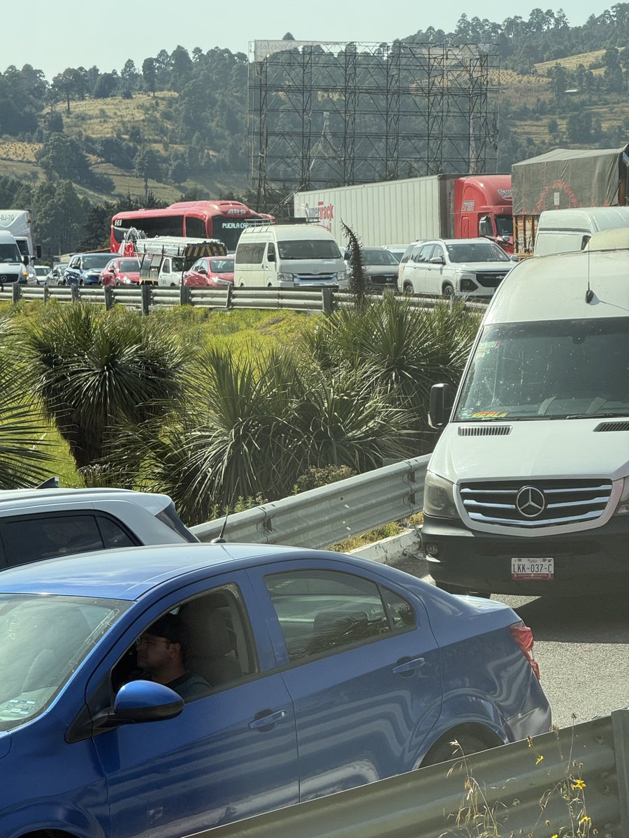 _enrique1995's tweet photo. POBLADORES DE SAN JUAN CUAUTEMOC BLOQUEAN AMBOS SENTIDOS EN LA MÉXICO PUEBLA A LA ALTURA DE SANTA RITA KM 75 APROX.
TOMEN SUS PRECAUCIONES
@CAPUFE @GN_Carreteras
#mexicopuebla #carreteracerrada #bloqueo #santaritatlahuapan https://t.co/Oa8u6fjFX3