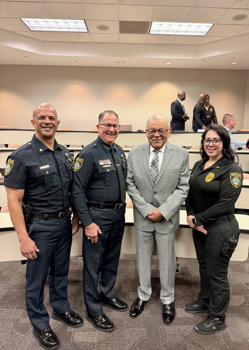 SurfsidePolice's tweet image. The Surfside PD command staff had the honor of attending a training seminar at FIU led by Charles Ramsey, a retired police commissioner from Philadelphia Police and former Chief for the Washington DC Police Dept. He is one of the top police executives in our profession’s history.