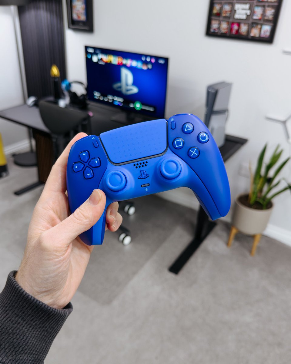 SpawnPoiint's tweet image. The Icon Blue PS5 controller 💙