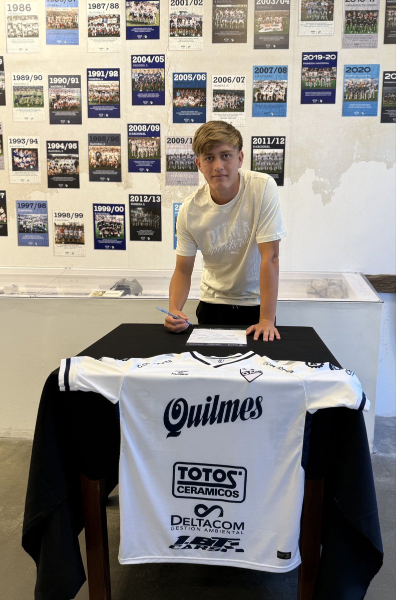 𝐌𝐚𝐫𝐠𝐡𝐞𝐭𝐢𝐜𝐡, 𝐁𝐚𝐥𝐦𝐚𝐜𝐞𝐝𝐚 𝐲 𝐘𝐨𝐳𝐰𝐢𝐚𝐤 𝐬𝐨𝐧 𝐧𝐮𝐞𝐯𝐨𝐬 𝐣𝐮𝐠𝐚𝐝𝐨𝐫𝐞𝐬 𝐩𝐫𝐨𝐟𝐞𝐬𝐢𝐨𝐧𝐚𝐥𝐞𝐬 🇫🇮

Hoy, en la sede social de Guido y Paz, Tiago Marghetich (volante central, cat. 2005), Franco Balmaceda (delantero, cat. 2005) y Facundo Yozwiak