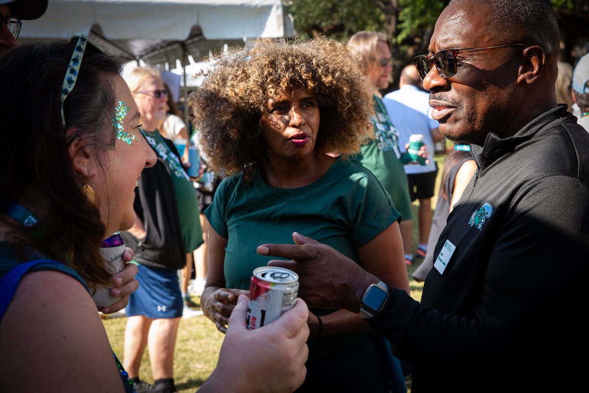 TulaneSPHTM's tweet image. Excited to share these photos from our WSPH Alumni Homecoming Tailgate. It was a great time! More photos on Insta --&amp;gt; instagram.com/p/DRK5T-cj5LO/…