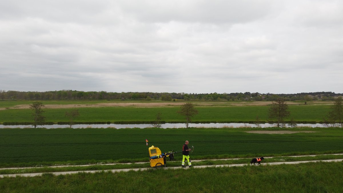 1/14 Lose Gedanken Teil 15
»Reiß dich zusammen«, der wohl meistgehasste Satz, den man zu hören bekommen kann. Gefolgt von: »So schlimm ist das doch gar nicht.« - Speziell, wenn man in einem seelischen Tief steckt, sind das die beiden absoluten Horrorsätze.