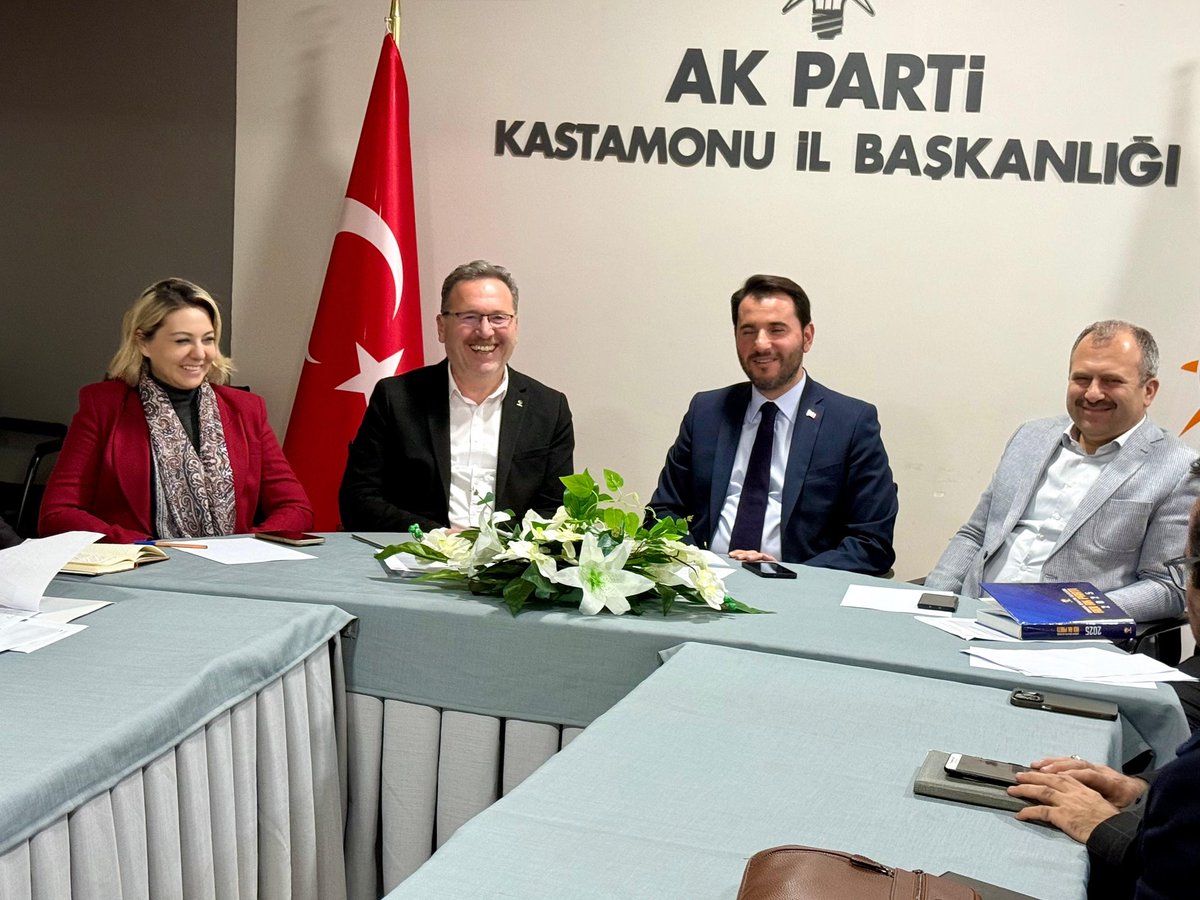 serap_ekmekci's tweet image. 📍AK Parti Kastamonu İl Başkanlığı

Genel Merkez Teşkilat Başkan Yardımcımız ve Batı Karadeniz Bölge Başkanımız Sayın Mücahit Yılmaz’ın @mchtylmz katılımlarıyla il yönetim kurulu toplantımızı gerçekleştirdik…

Kastamonu’muzun her alanına daha güçlü hizmet götürebilmek adına…