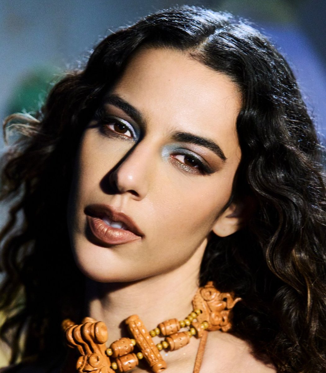 SeriesBrasil's tweet image. Numa Ilha, de Marina Sena, é eleita a melhor música de pop nacional de 2025 pelo Apple Music.