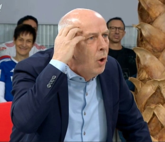 Loblaw96's tweet image. "Slowakei, Slowakei! Wenn isch des scho wieder hör, dann könn mer de Lade gleisch dichtmache!
Isch hab mit de Anddi Bremme noch gegge die Tschechoslowakei gespielt, des ware dobbelt so viele!"