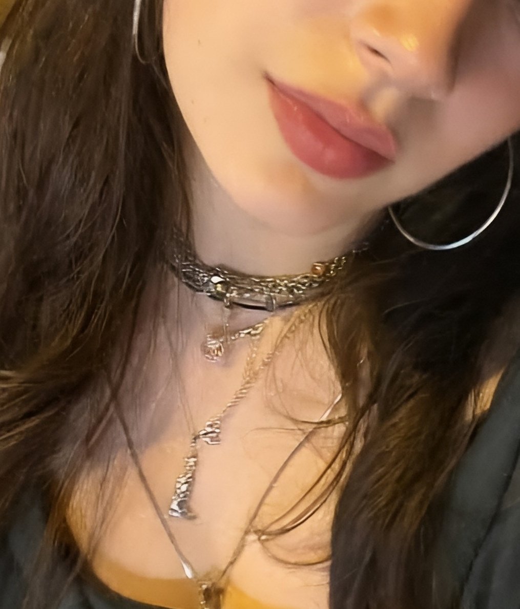 earrings✨
necklaces✨
jewelry✨
hair clips✨

look ✨