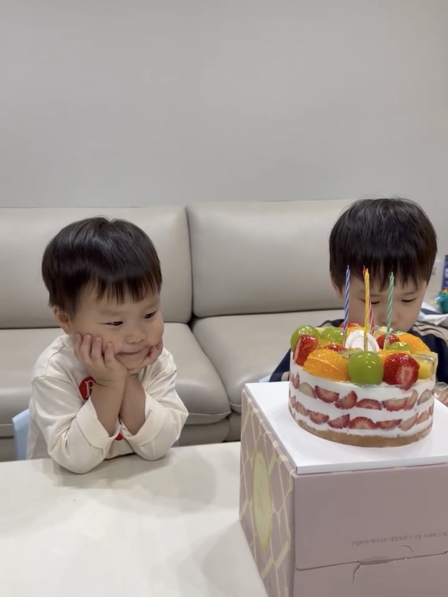 likestrawbxrry's tweet image. ｡o○ (케이크다 케이크🥰)