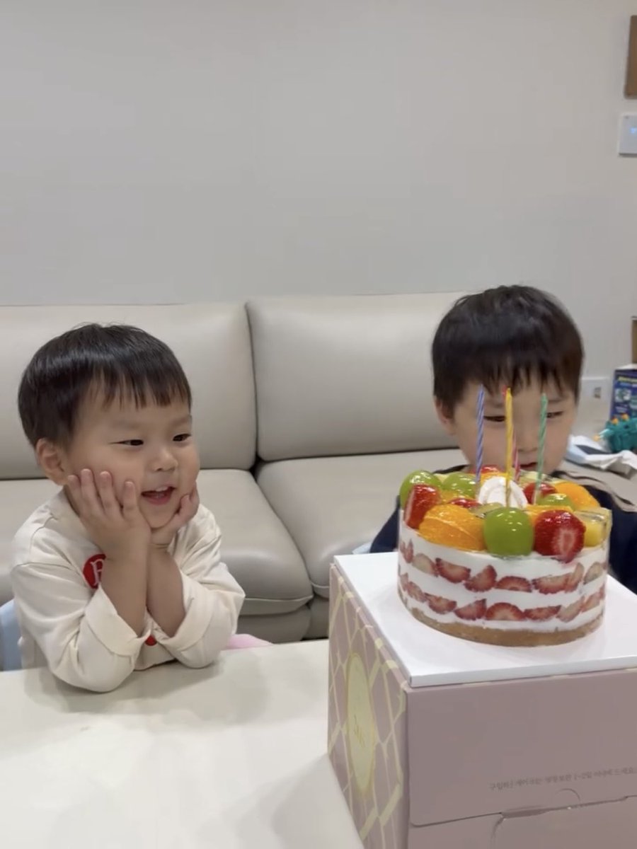 likestrawbxrry's tweet image. ｡o○ (케이크다 케이크🥰)