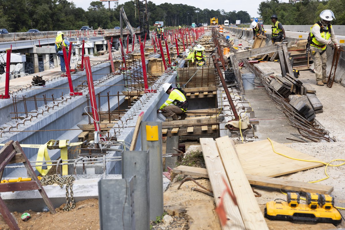 MississippiDOT's tweet image. Peek at the big gains we&apos;ve made for the &quot;bigger I-10&quot; project! 👀

Widening I-10 from 4️⃣ to 6️⃣ lanes in parts of Harrison &amp;amp; Hancock counties (plus tech upgrades, a multi-use path, &amp;amp; a noise barrier wall) is going great! 👏

FULL view ➡️ bit.ly/49mEdx1
#ProjectUpdate 🚧