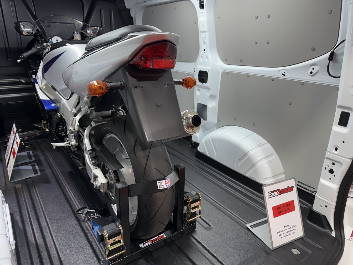 mototingle's tweet image. Say “Hi” to Dom. He is the fabricator for EzeeLoader. 

This is the system I use in my work vans ⭐️

Made in Somerset 🇬🇧 and built to last 💪 

It’s not cheap but quality UK made engineering pays for itself with flawless performance and safety

ezeeloader.com #ezeeloader