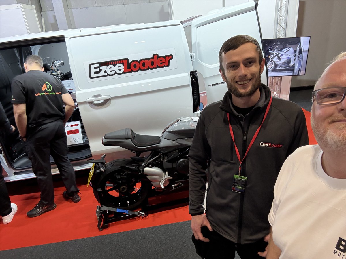 mototingle's tweet image. Say “Hi” to Dom. He is the fabricator for EzeeLoader. 

This is the system I use in my work vans ⭐️

Made in Somerset 🇬🇧 and built to last 💪 

It’s not cheap but quality UK made engineering pays for itself with flawless performance and safety

ezeeloader.com #ezeeloader