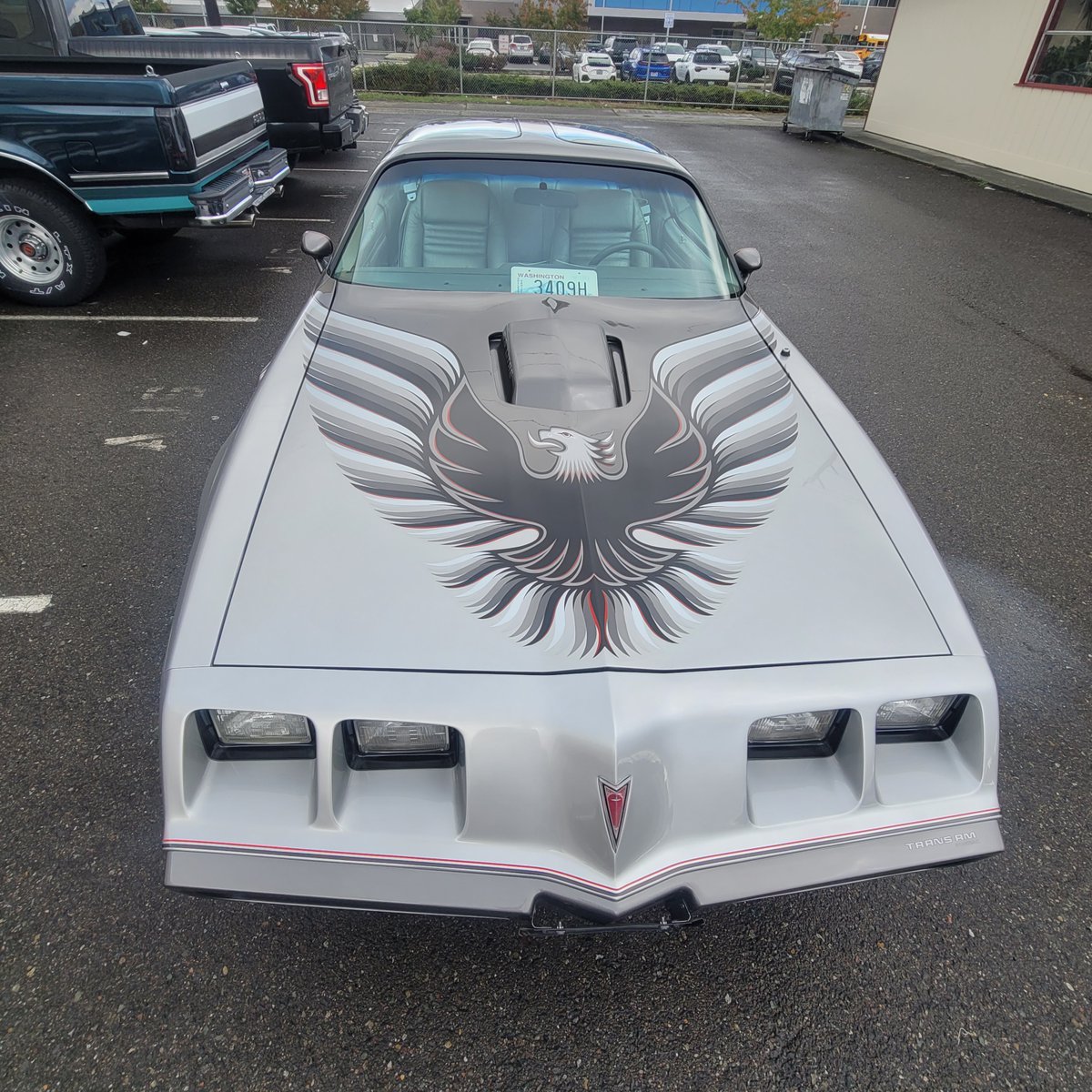 RefinishWay's tweet image. Its #TransformationTuesday and we just gotta share the 1979 Pontiac TransAm refinish. Check her out!  #TransAm #FireBird #ClassicCars #BodyandPaint #NarrowWayRefinish #QueenAnneAutoBody #NWBedliners #AutoBody #AutoPaint #AutoBodyPaint