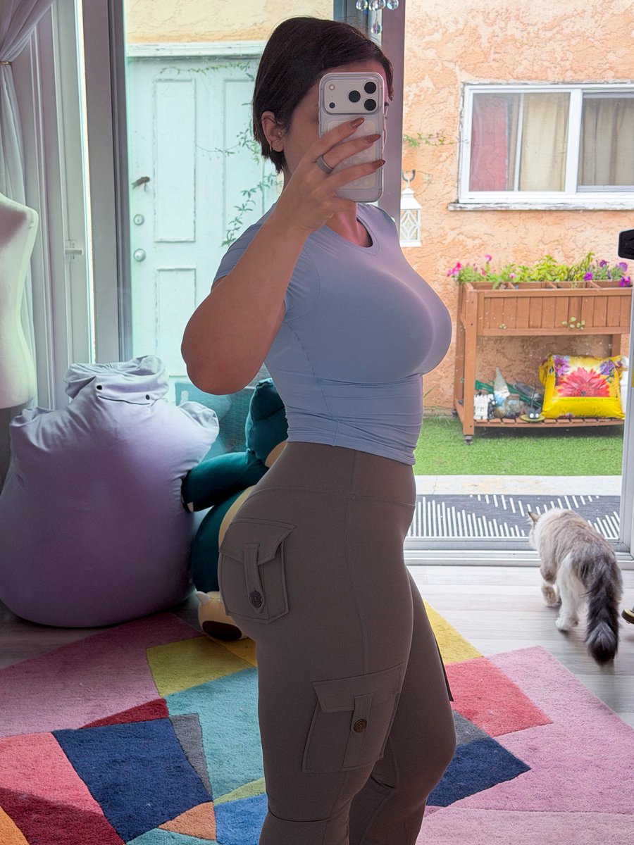 webegga's tweet photo. forgive me compression clothes, i was unfamiliar with your game https://t.co/Lo5GqBMzTj