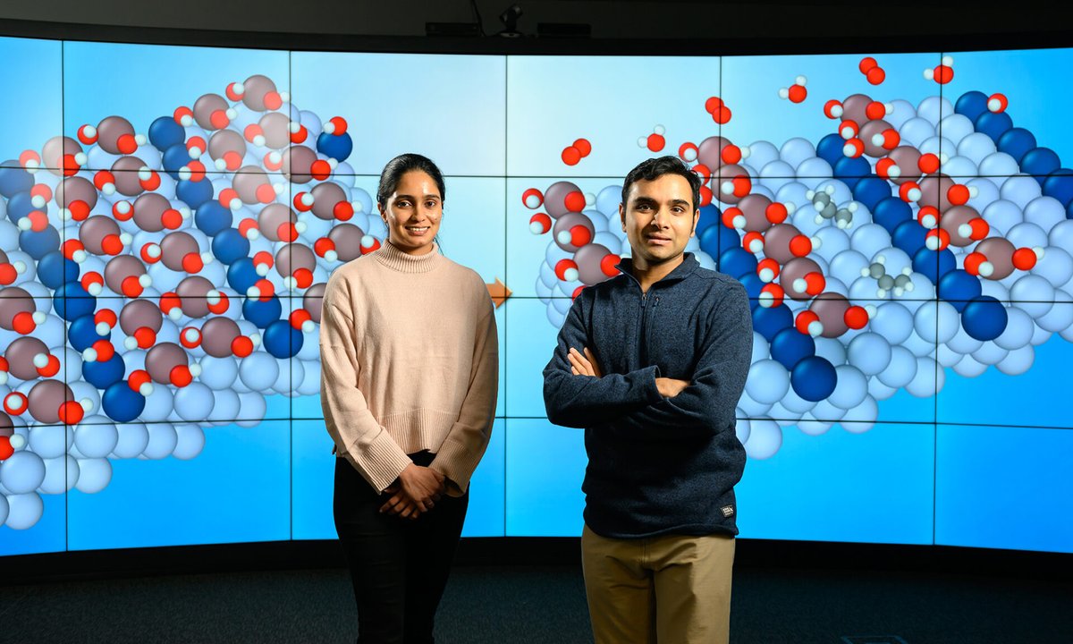 Products from squeeze bottles to outdoor furniture are made by turning propane to propylene. <a href="/UofR/">University of Rochester</a>'s <a href="/Sidd_Deshp/">Siddharth Deshpande</a> gained new atomic insights that could make the manufacturing process more efficient #URochesterResearch
Story: rochester.edu/newscenter/ato…
Paper: doi.org/10.1021/jacs.5…