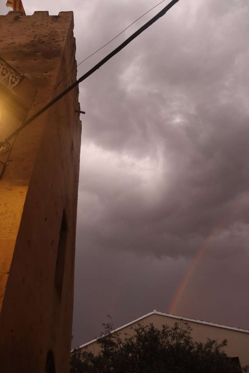 El Arcoiris y la torre mora de Albal. No todos los días se puede sacar una foto así