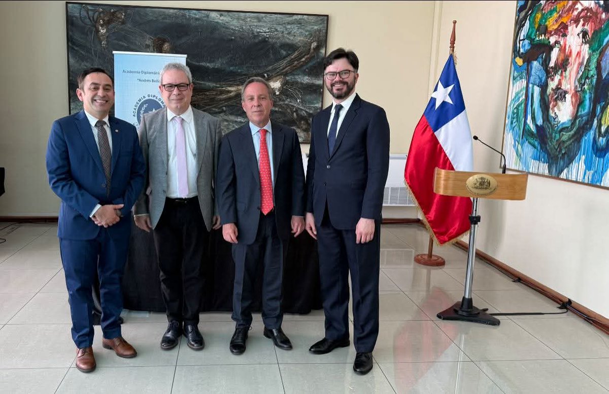 Para el Embajador Arriaza fue un placer acompañar a las autoridades de la Academia Diplomática de Chile #AndrésBello y la Agencia Chilena de Cooperación Internacional para el Desarrollo en la inauguración del Curso Internacional 2025, en el cual participa un becario guatemalteco
