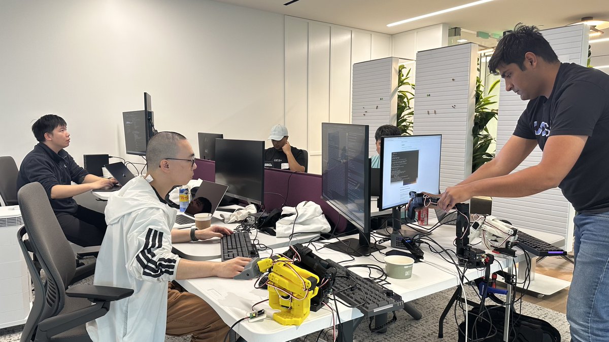 liquidai's tweet image. What a weekend! We just wrapped an incredible two-day hackathon where 20 teams joined us in our SF office to build real-world applications using Liquid Foundation Models running on @AMD NUCs.

The range of ideas and level of innovation were inspiring — creative builds, sharp…