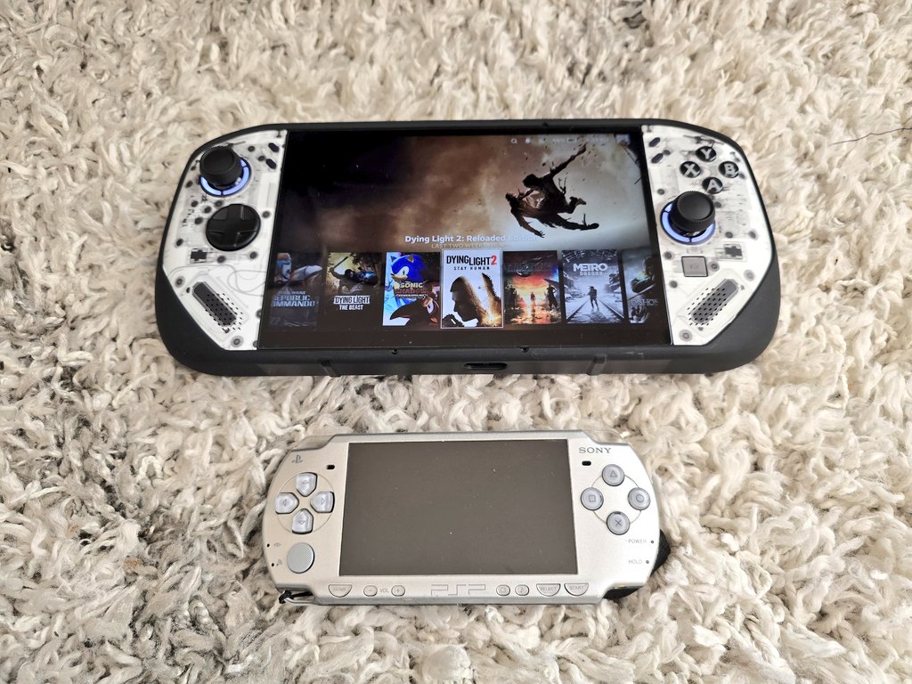 itznitolive's tweet image. From PSP
 to Legion Go S

Hand-helds came a long way huh 😂
#handheld #gaming #psp #legiongos