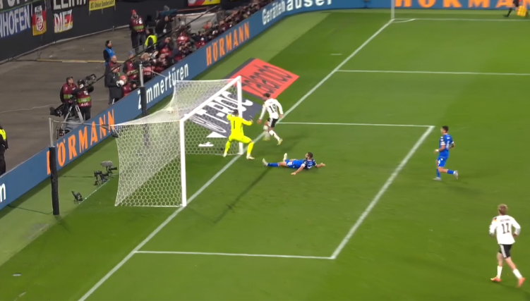 Micasinocom's tweet image. 🗓️ #17nov | Eliminatorias UEFA | Alemania 🇩🇪 vs. Eslovaquia 🇸🇰

⏳PT | ¡Uno más de Alemania! Sané anota su doblete y confirma, de momento, su presencia en el Mundial. Eslovaquia debe hacer 5 goles para lograr el milagro del pase directo. 

#GER vs. #SVK | EN VIVO…