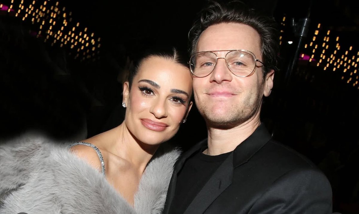 Lea Michele e Jonathan Groff hoje durante a festa de estreia para "Chess". ❤️