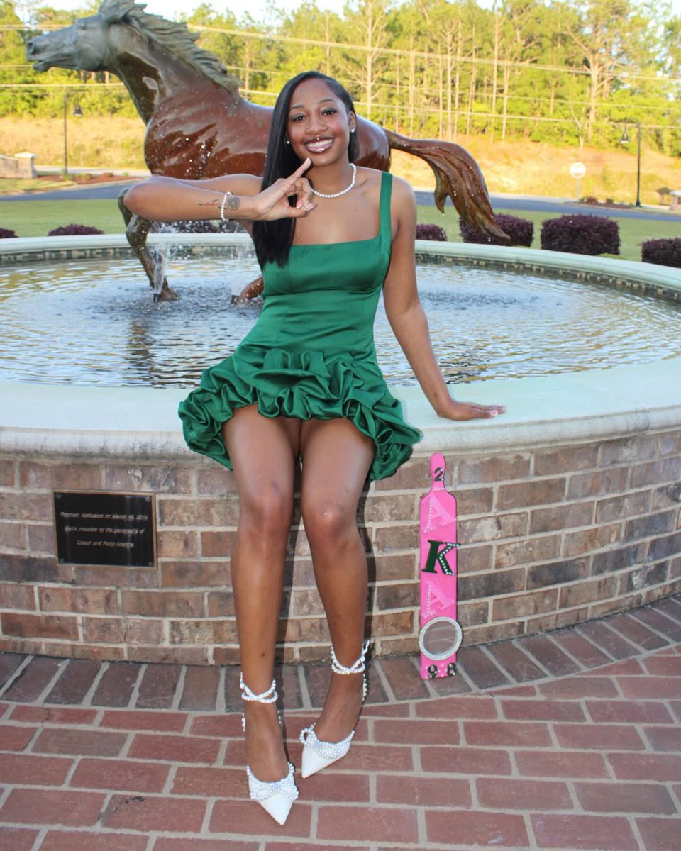 crystal_hetch_'s tweet image. Take me back to warm days and soft nights 😩✨
#SummerVibes #MissingSummer #GoldenEnergy