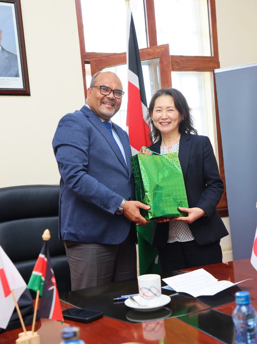 Profshaukat's tweet image. Pleased to welcome Ms. Kumiko Tansho, Head of the International Research Cooperation @jsps_sns for President  @TsuyoshiSugino #JSPS accompanied by #Yumiyumane Director JSPS, Nairobi Signing MoU- promoting closer collaboration between 🇯🇵 and 🇰🇪 and supporting scientific…