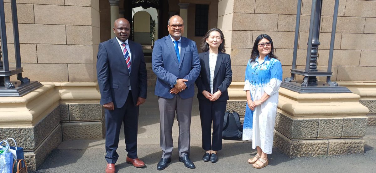 Profshaukat's tweet image. Pleased to welcome Ms. Kumiko Tansho, Head of the International Research Cooperation @jsps_sns for President  @TsuyoshiSugino #JSPS accompanied by #Yumiyumane Director JSPS, Nairobi Signing MoU- promoting closer collaboration between 🇯🇵 and 🇰🇪 and supporting scientific…
