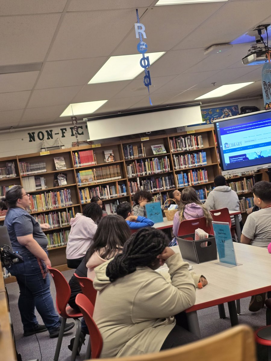 meyzeeklibrary's tweet image. Meyzeek Middle School LOVES visits with the Louisville Free Public Library!!!  @LFPL Special THANK YOU to Alex for helping our students navigate the website &amp;amp; learn about all the great resources available!  #WeAreJCPS #JCPSlibraries #meyzeekreads