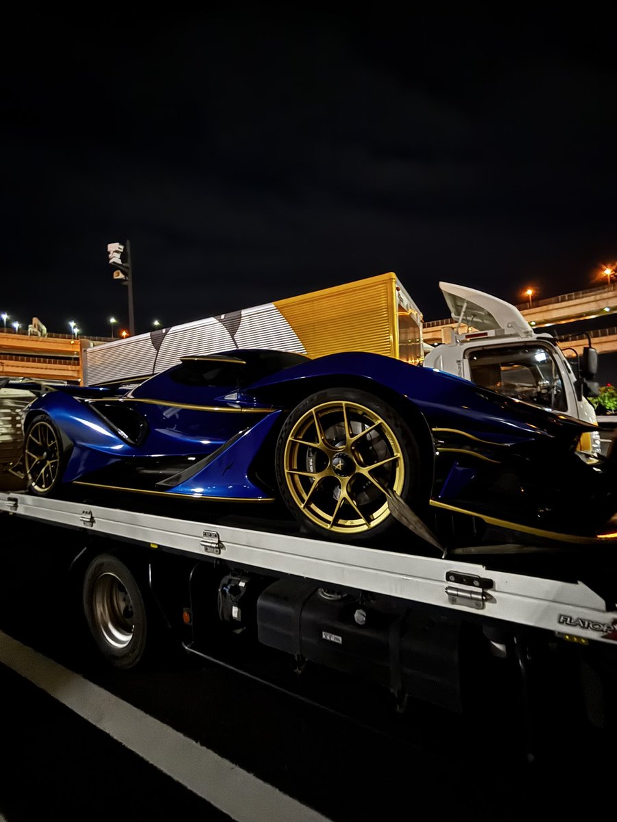 akasugi103's tweet photo. アポロie
ラッピングだねーって話してて、海外の友達に写真送ったらsame carってすぐ写真きた。
なんで分かんねん… https://t.co/ny3Al3UW01