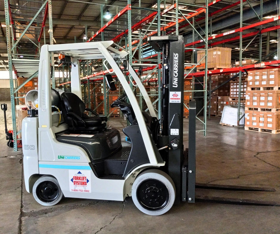 ForkliftSystems's tweet image. The UniCarriers 50 LPG forklift: 5,000 lbs of lifting power for seamless warehouse efficiency. 👌 Are you ready to handle all your pallet needs? #UniCarriersForklift #LPGPowered #MaterialHandling