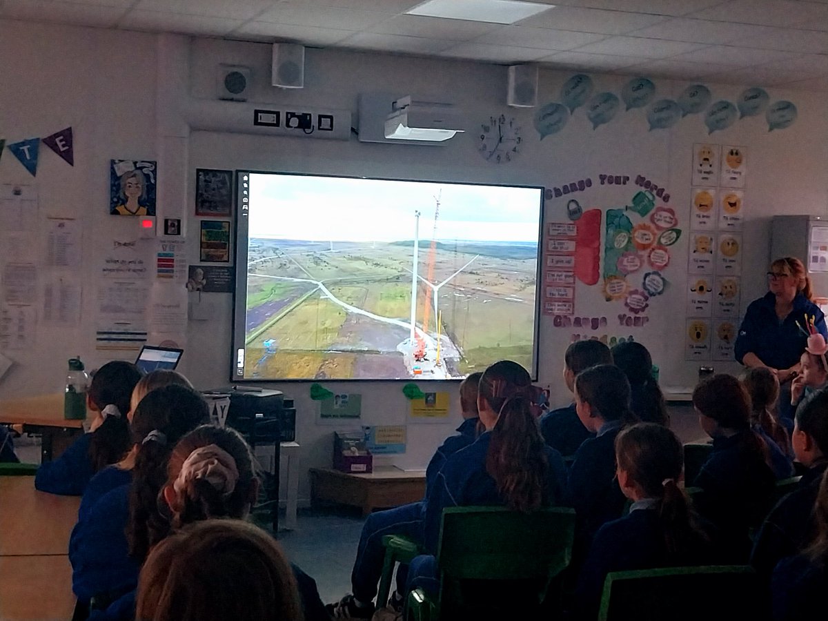 snpballyroan's tweet image. Massive thank you to Peter O&apos; Hagan, who came into last week to speak with our 6th Classes in relation all all things Science Blast! It is the first time our school is entering so his advice is very welcome!  #scienceweek #STEAM #findaquestion  @esbscienceblast