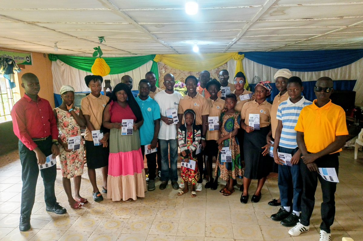 DubawaSL's tweet image. As part of activities marking #WeekForTruth2025, Alusine Rehme Wilson joined the communities at both Masjid Sabourine, Peter Lane, and The Redeemed Christian Fellowship Church of God (RCCG), Chapel of Faith, Makeni City, Sierra Leone  to promote truth, accuracy, and critical…
