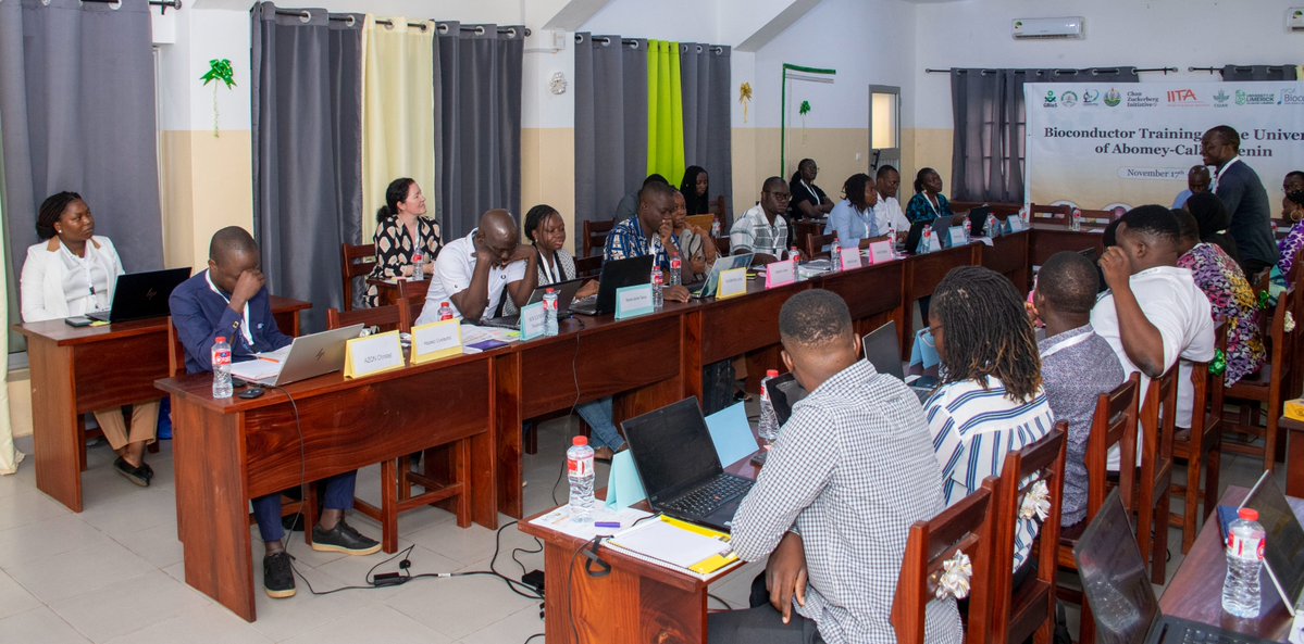AmalBk11's tweet image. Proud to be part of the First #Bioconductor workshop in West Africa, hosted by the University of Abomey-Calavi in #Benin! 🇧🇯 #BiocInBenin

A full week of #hands-on workshop in #data #manipulation, #visualization, and #RNAseq analysis 

@TunisRUserGroup #Africa #bioinformatics