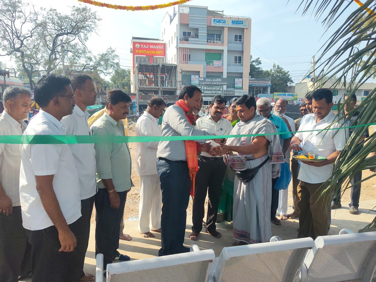 dm_wnp_tsrtc's tweet image. Good evening sir, inaugurated the new bus shelter at old busstand wnpt by RM/MBNR sir along with DM/Wnpt &amp;amp; team, in the presence of all employees and passengers pl