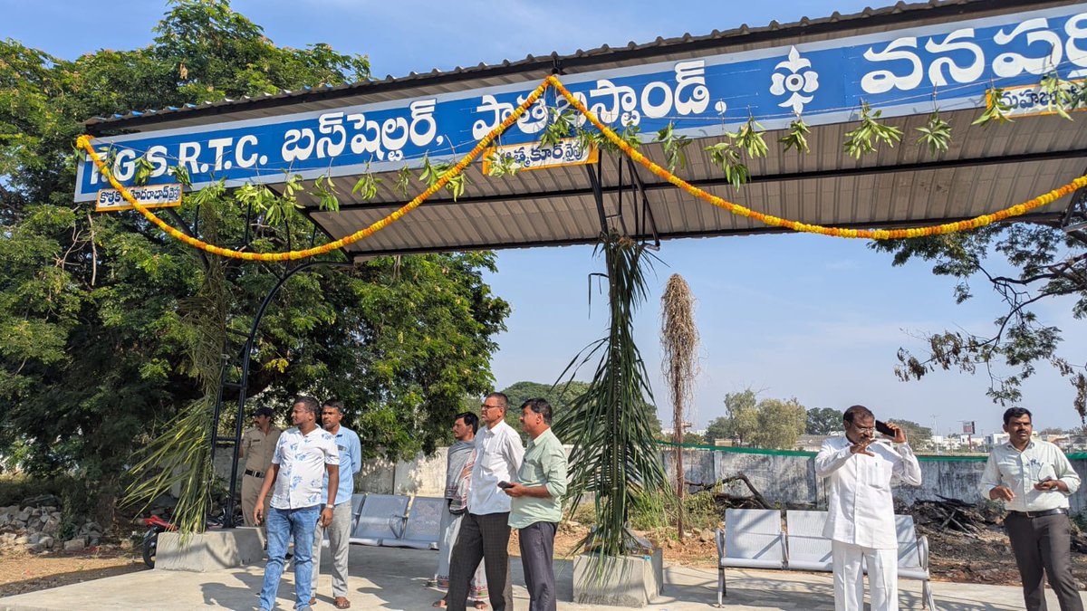 dm_wnp_tsrtc's tweet image. Good evening sir, inaugurated the new bus shelter at old busstand wnpt by RM/MBNR sir along with DM/Wnpt &amp;amp; team, in the presence of all employees and passengers pl