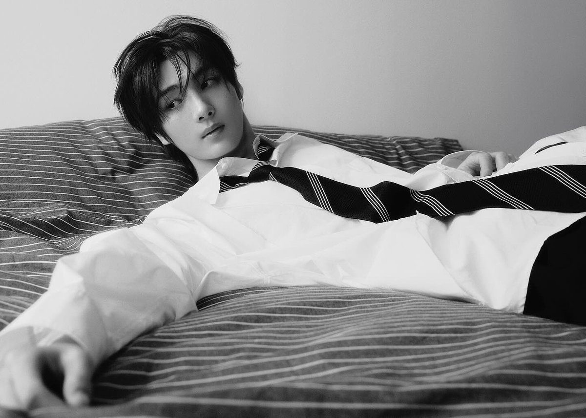 Life is pain au chocolat tweet media