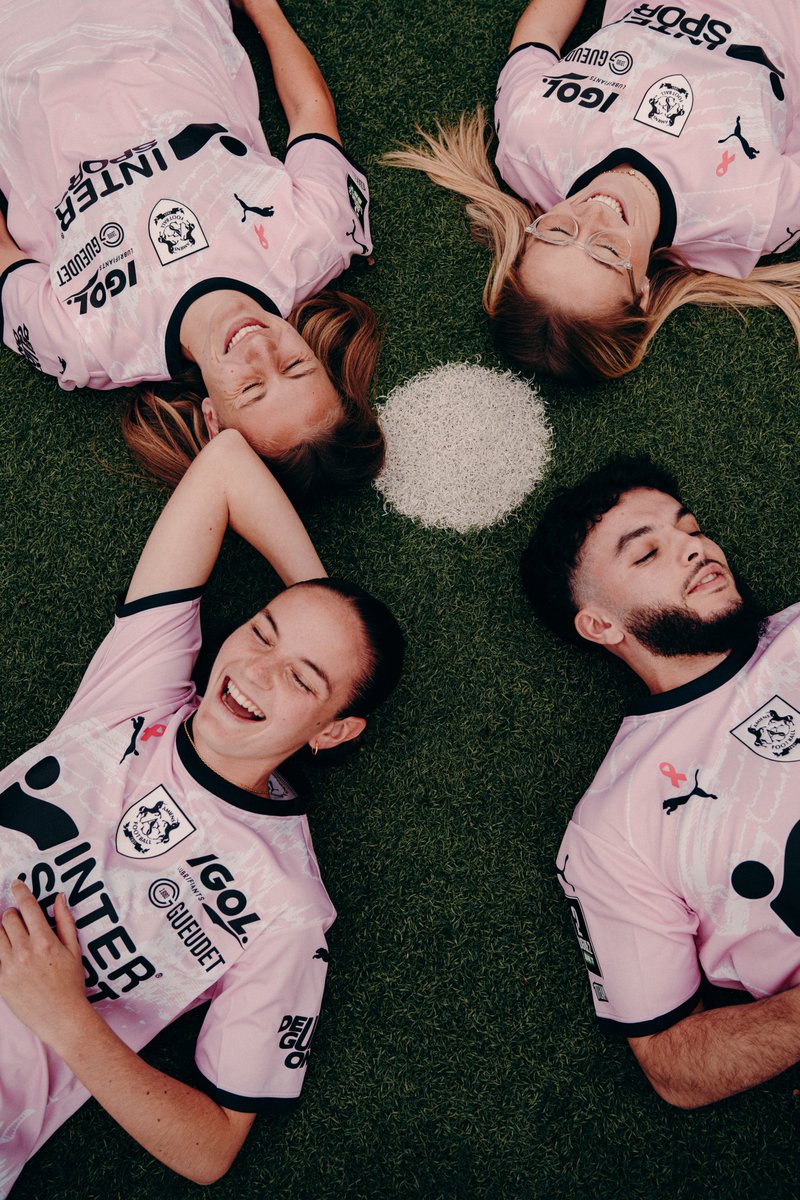 AmiensSC's tweet photo. 🎀 Victimes de leur succès, ils étaient en rupture, mais le réassort est là ! Dès demain, retrouvez le maillot spécial #OctobreRose en édition limitée à la boutique officielle de l’ASC.

📍 Ouverture : mardi, mercredi, vendredi et samedi - 10h à 18h30 ! #TeamASC https://t.co/W6UQv2123S