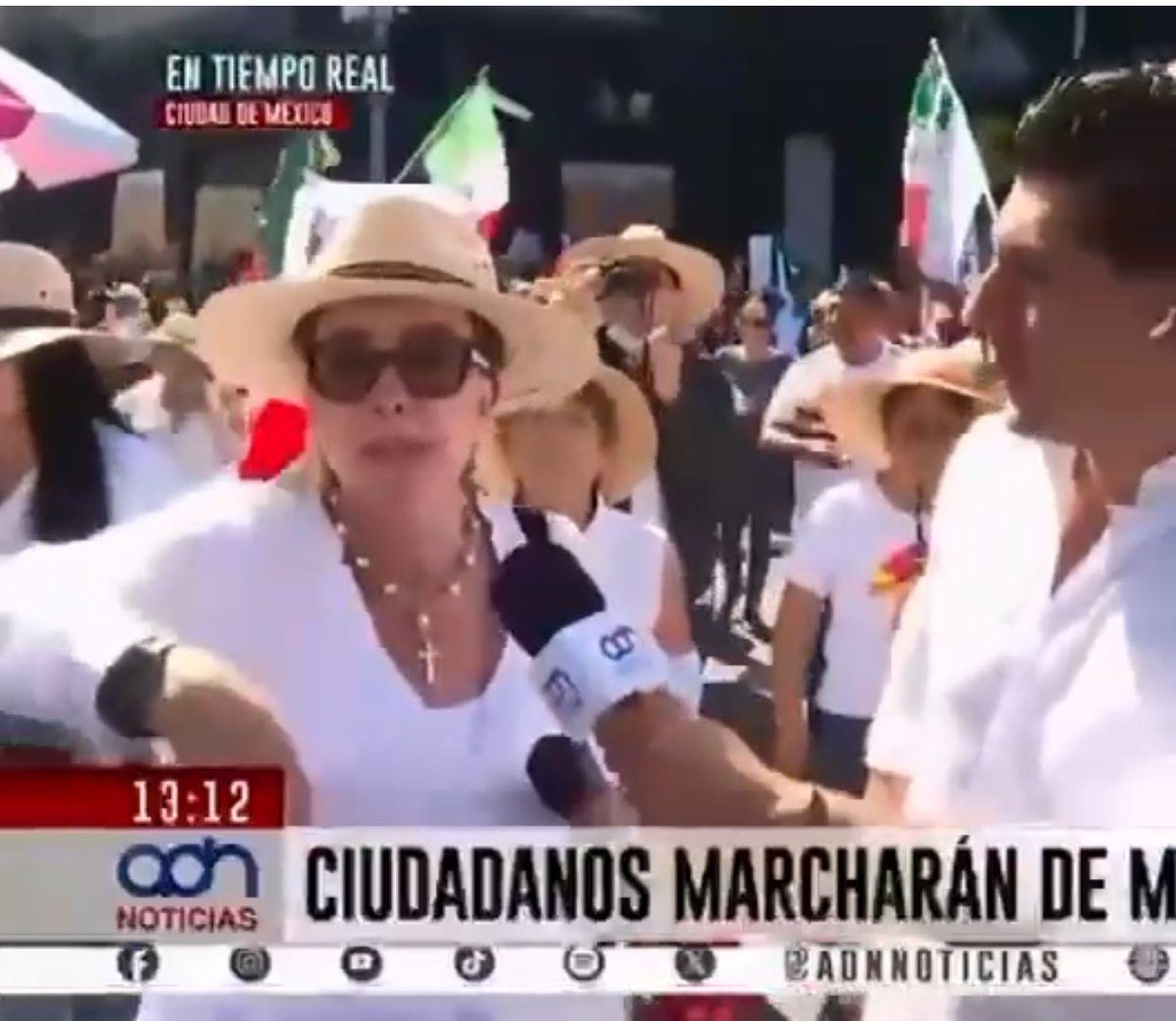 letichelius's tweet photo. By the way, #SalinasPliegoYAPAGA Trump come and help us ( before #EpsteinTrumpPedoFiles te alcancen)
Trump Te habla #ladyshit https://t.co/lhzIFEbJLi