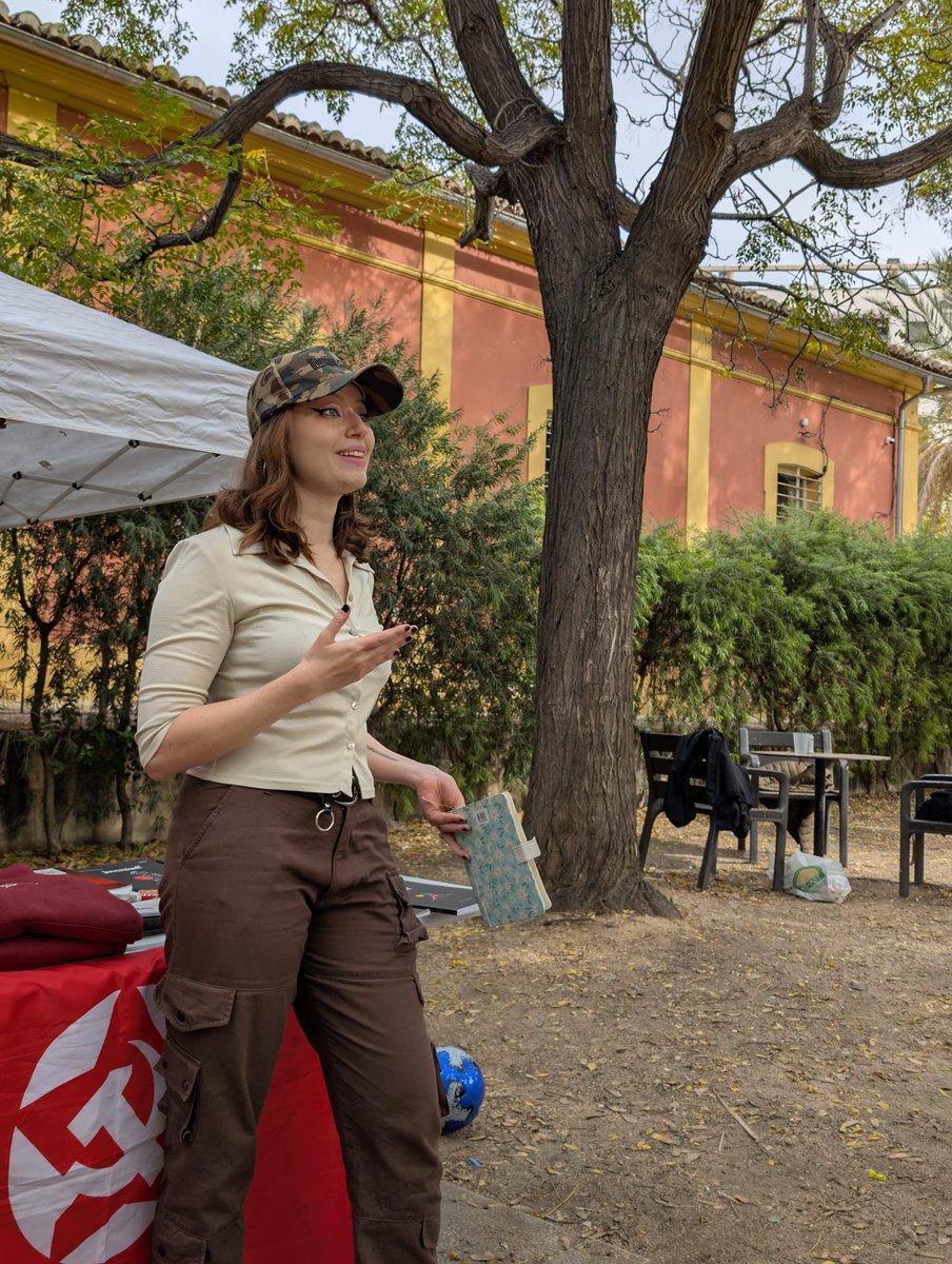 cjc_pv's tweet image. 📸 🚩Dissabte passat, vam celebrar el Dia de la Joventut Comunista al Parc de Marxalenes, una jornada de reivindicació de la història del moviment juvenil comunista.

En aquest assenyalat dia es van fer emotius discursos, un menjar popular i jocs. ⬇️