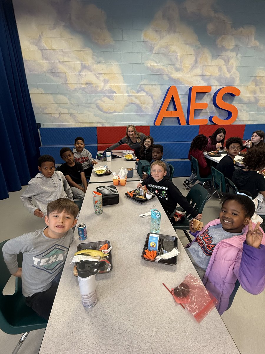 Acworth_ES's tweet image. 100% Reflex Math Mastery! 🎉

Our @Acworth_ES Warriors crushed their goals and earned a special reward — Lunch with the one and only @TiffanyHourigan! 📚🤓🎯

#WarriorPride #MathChampions #ReflexMathRockstars