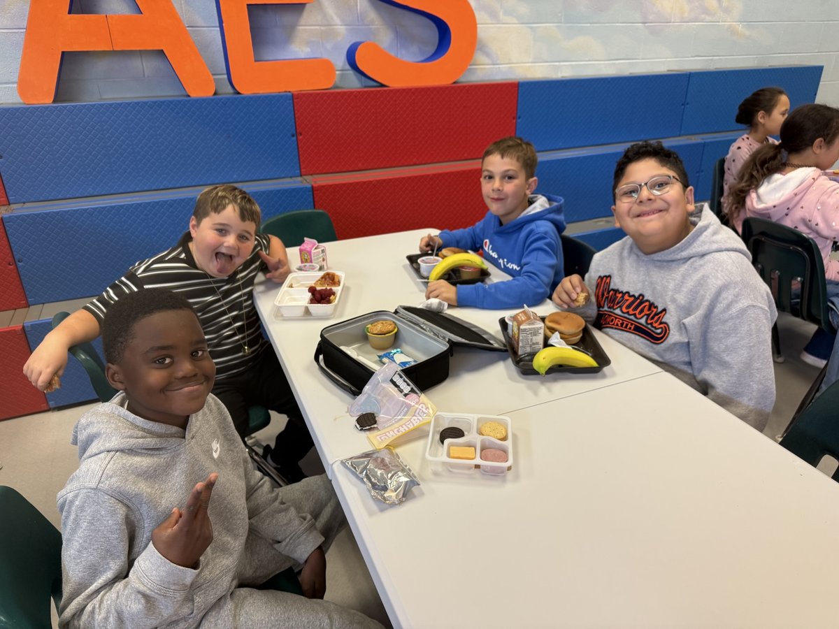 Acworth_ES's tweet image. 100% Reflex Math Mastery! 🎉

Our @Acworth_ES Warriors crushed their goals and earned a special reward — Lunch with the one and only @TiffanyHourigan! 📚🤓🎯

#WarriorPride #MathChampions #ReflexMathRockstars