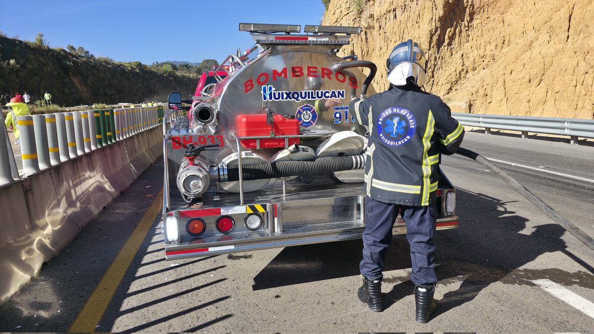 Reconozco la labor de nuestro Cuerpo de Bomberos que esta mañana atendió el incendio de un tráiler que transportaba telas sobre la autopista Naucalpan - Toluca. Afortunadamente, tenemos saldo blanco y solo hubo pérdidas materiales en la unidad siniestrado. Por el momento, se
