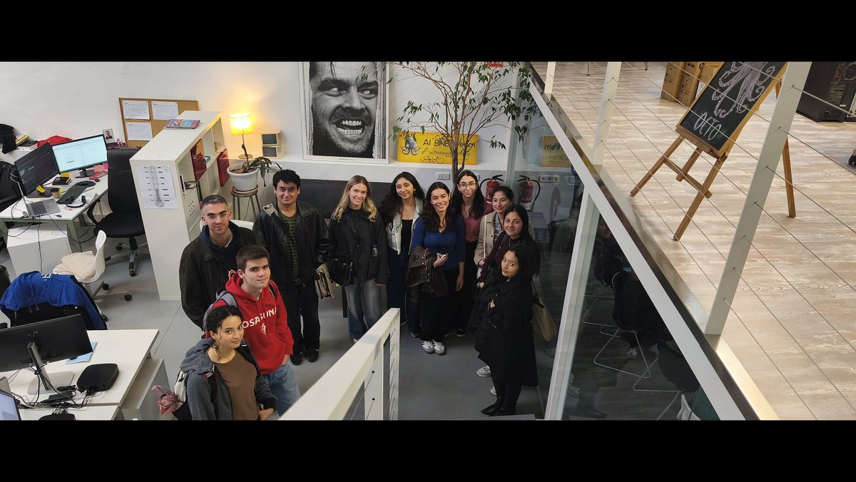 Hoy visita a <a href="/PlatypusWombat/">Dr. Platypus & Ms. Wombat</a>. Magnífica experiencia para los alumnos de 2° <a href="/audiovisualunav/">Audiovisual Unav</a>. Gracias por el tiempo dedicado <a href="/JAhechu/">Javier Ibáñez Ahechu</a> y CarlosFdeVigo.