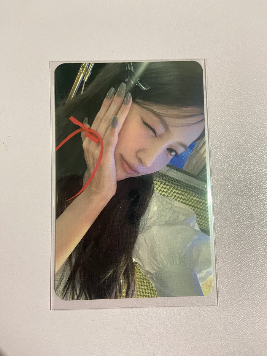 Feedback positivo pra <a href="/proudyuyu/">Dino viu o SKZ</a> que fez caixa mercari e trouxe essa sowon pra mim!!! Veio bem embalado e tudo certinhoo!!