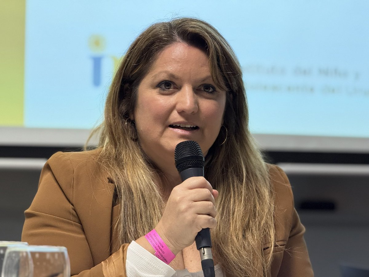 👉 Ingresan 50 nuevos educadores a los centros de 24 horas del INAU
Este lunes comenzó la formación de un nuevo grupo que reforzará la atención y el acompañamiento a niños, niñas y adolescentes que viven bajo el sistema de protección.