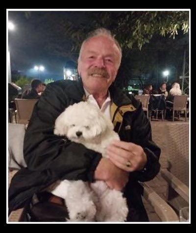 Abdullah COŞKUN! Bugün 68 yaşında, sevenlerinin gözyaşlarıyla toprağa verdiğimiz emekli öğretmenimiz...

Bu ismi UNUTMAYIN!

Bu vatana binlerce öğrenci, iki doktor evlat yetiştirdi. Kanser gibi zorlu bir hastalığı yenmenin sevincini yaşadığı gün, trafikte önünü kesen gözü dönmüş