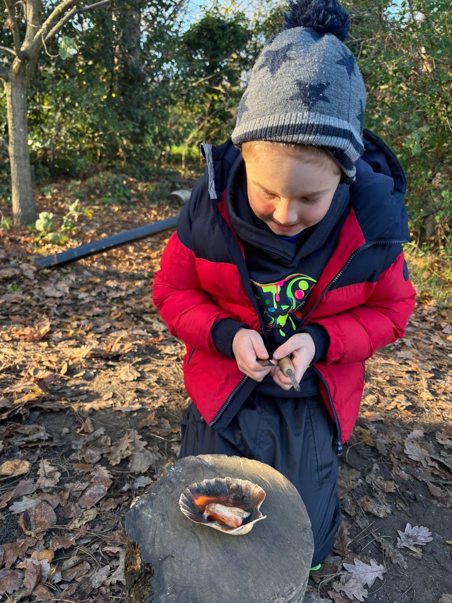 LEOforestschool's tweet image. Year 3 @HurstParkSchool braved the cold today at Forest School! ❄️🔥
They learned a brand-new skill — making sparks with flint and steel. Amazing focus, teamwork, and excitement as they watched their first sparks fly! #ForestSchool #OutdoorLearning #Year3