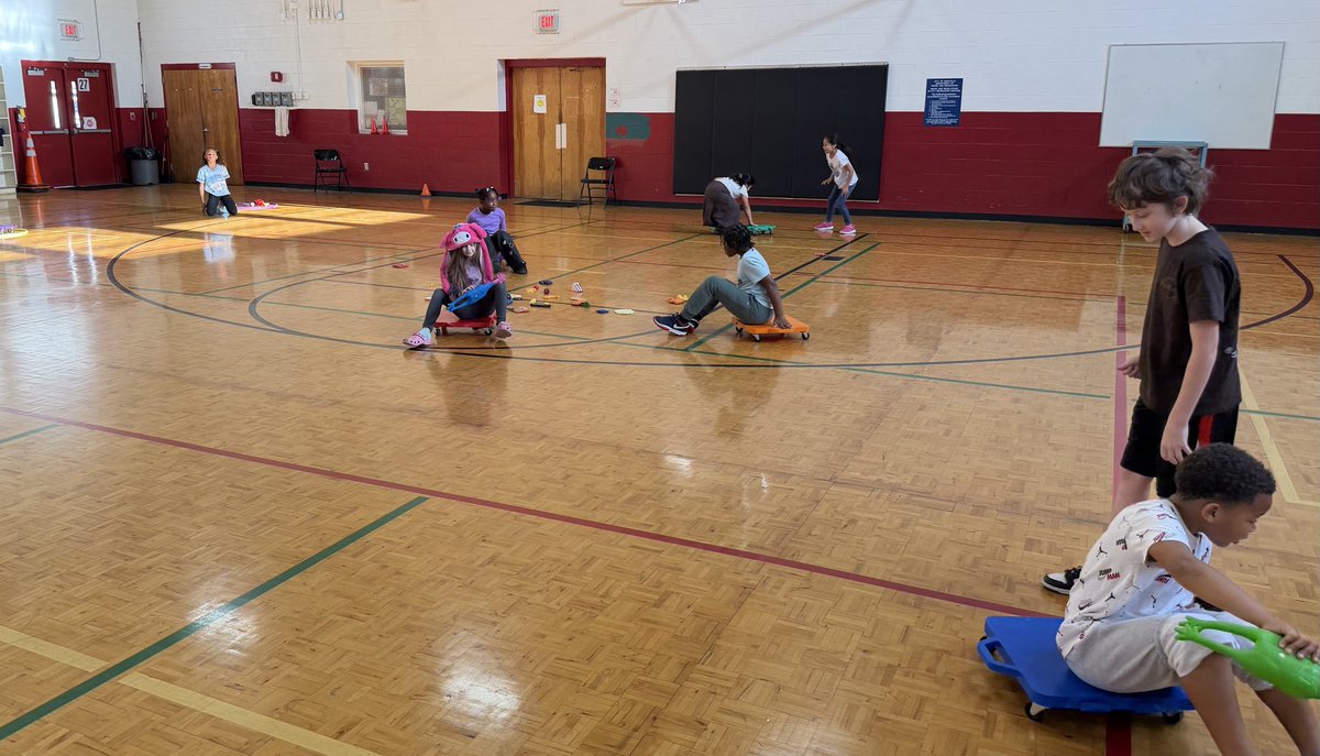 AlexSimes8's tweet photo. Students are having a blast playing the Gratitude Games from @OPENPhysEd ! Students are fully engaged as they build community, express gratitude, and stay active. #stufftheturkey #grocerycartraces @ChristenberryCS https://t.co/cSjuzH0VSk